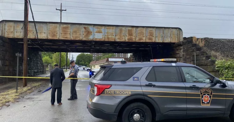 2 struck and killed by Amtrak train in Pennsylvania