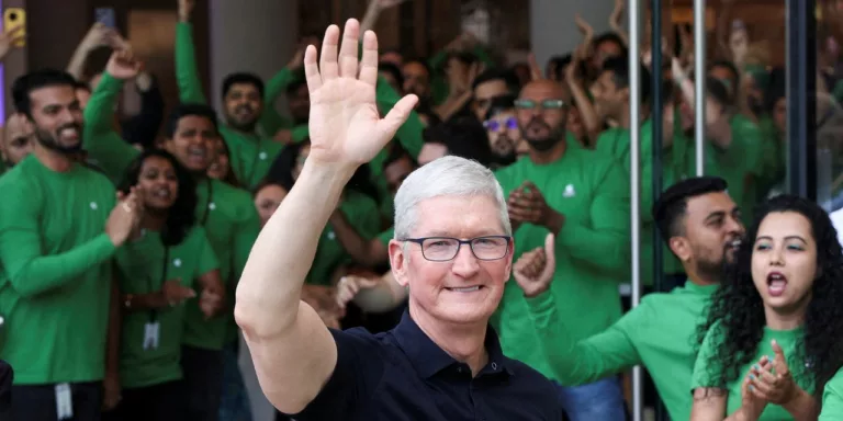 Apple's Tim Cook Meets India Prime Minister Modi, in Move Diversifying Supply Chain