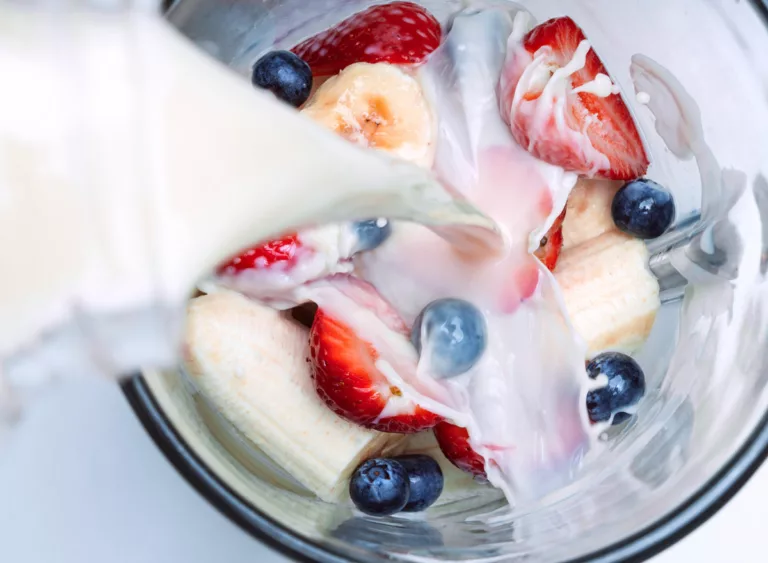 Are Smoothies Actually Healthy? Dietitians Discuss the Pros and Cons