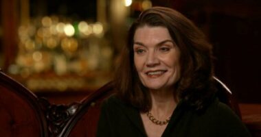 Author Jeannette Walls discusses her latest book "Hang the Moon"