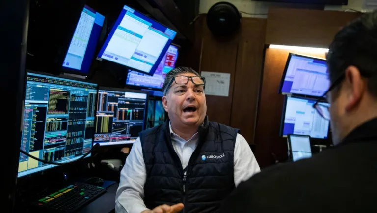 Dow Gains 500 Points Thanks To Big Tech’s $320 Billion Rally