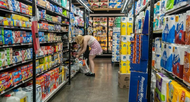 Economists Turn More Pessimistic on Inflation