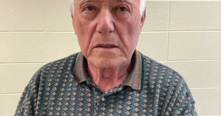 Illinois man charged with killing neighbor over a noisy leaf blower