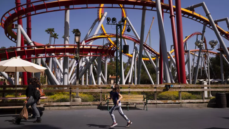 Knott’s Berry Farm among theme parks responding to fighting