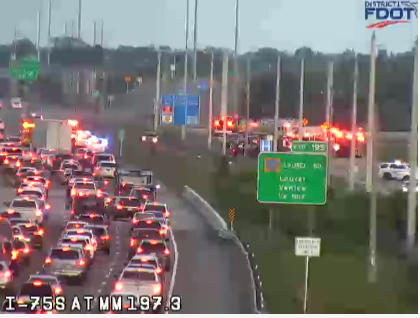 LIVE: Crash blocking I-75 southbound lanes near Nokomis
