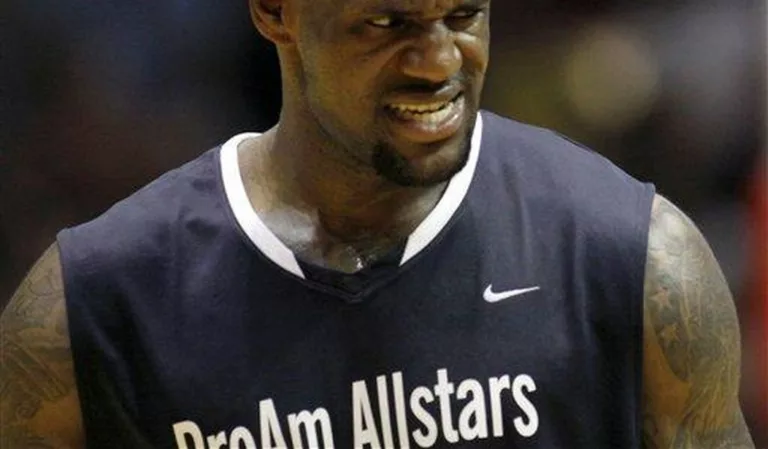 LeBron James Refuses to Pay to Keep His Twitter Blue Check Mark and That Is Funny