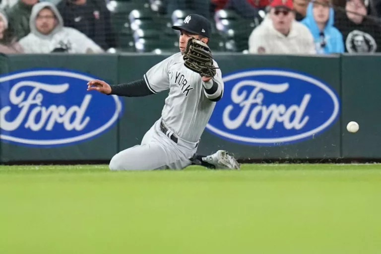 Mistake-prone Yankees fall flat in loss to Twins