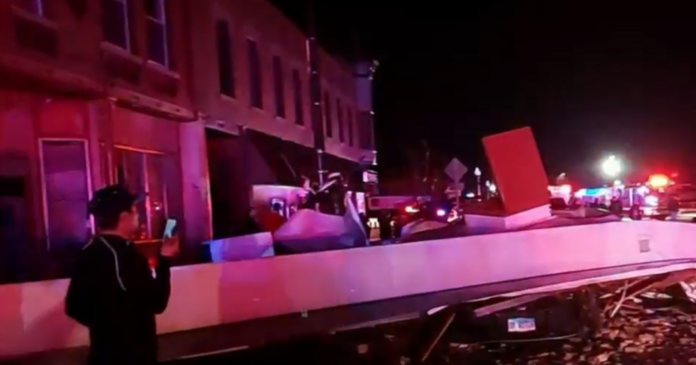 One killed, dozens hurt when theatre roof collapses in Illinois