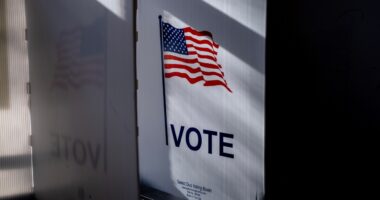 The best way to win an election might still be in the middle