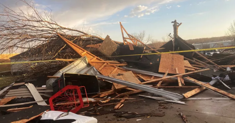 Tornadoes strike Arkansas, Illinois; 4 dead, dozens injured