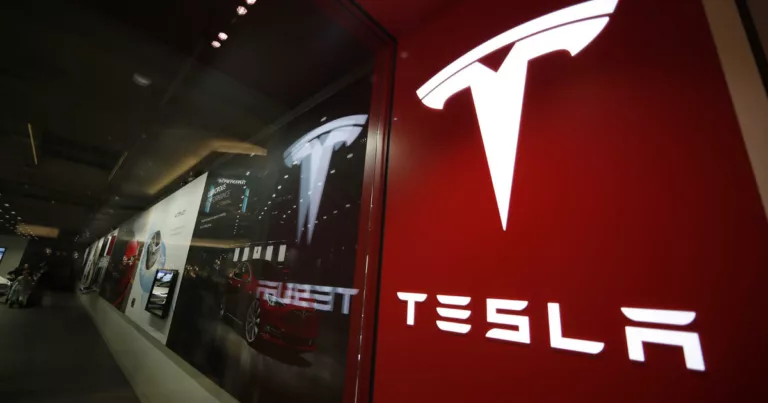 U.S. probing Tesla crash that injuried student leaving school bus