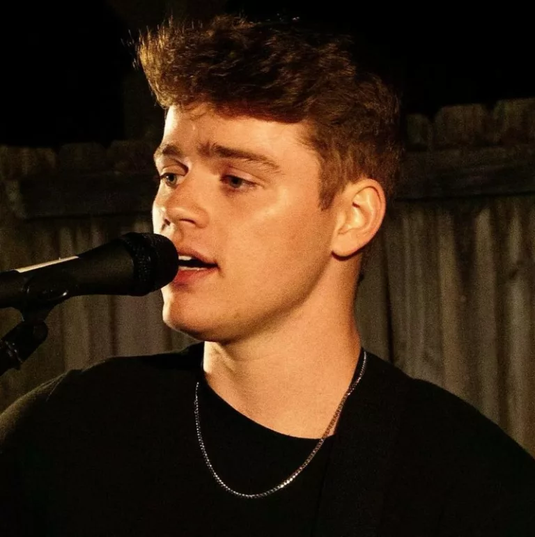 Will Cullen (Singer) Wiki, Biography, Age, Girlfriends, Family, Facts, and More
