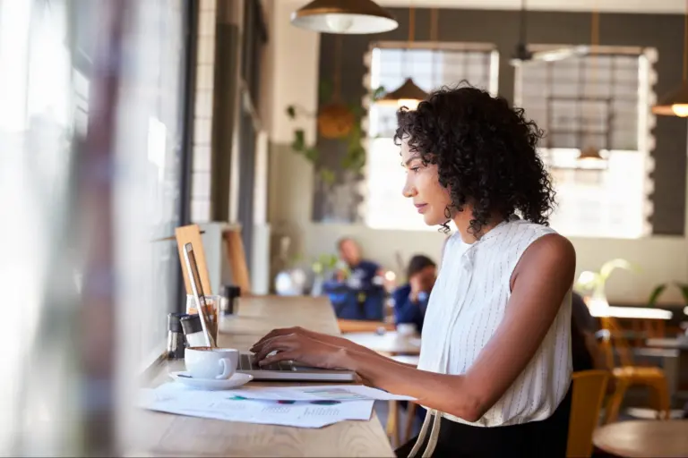 5 Tips For Launching a Business While Keeping Your Day Job