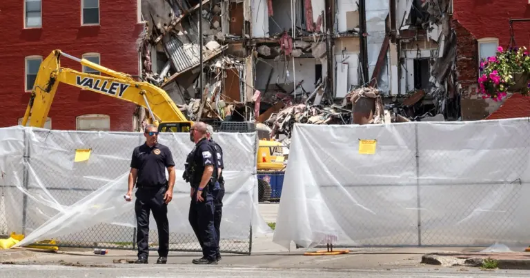 5 people unaccounted for in partially collapsed Iowa apartment complex, 2 believed to still be in building