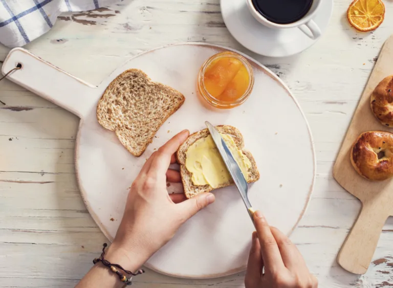 7 Best Low-Carb Breads on Grocery Store Shelves, According to Dietitians
