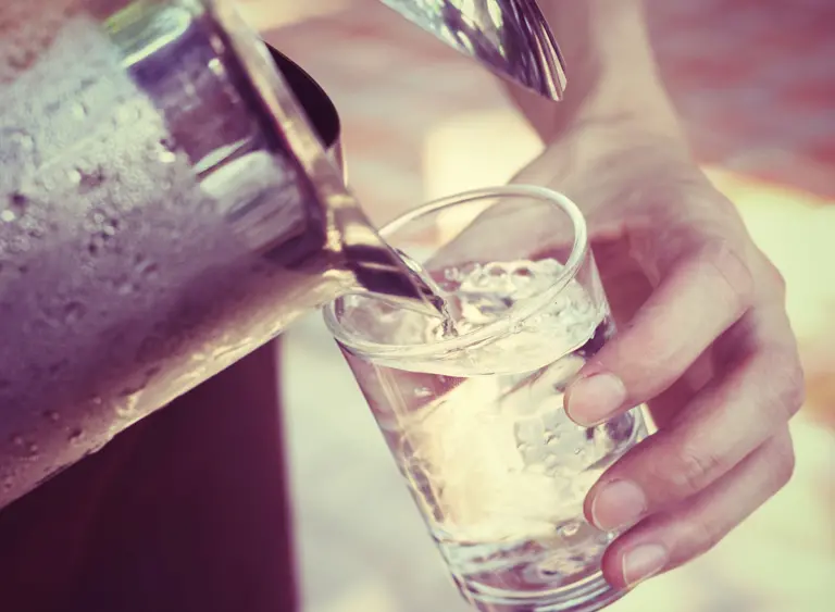 7 Easy Ways To Drink More Water & Stay Hydrated
