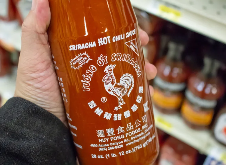 8 Best Sriracha Brands That Aren't Huy Fong