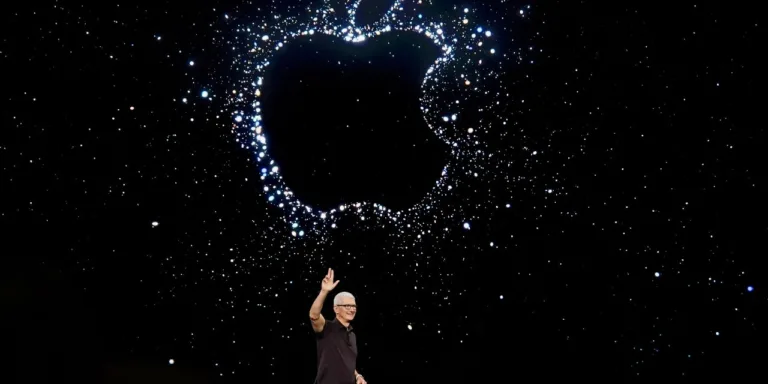 Apple Is Breaking Its Own Rules With a New Headset