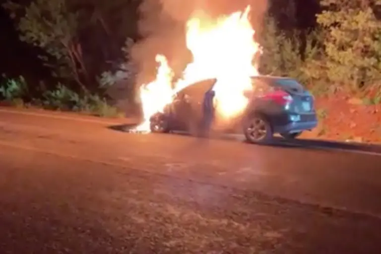 Arizona man pulls two toddlers from burning car seconds before it explodes