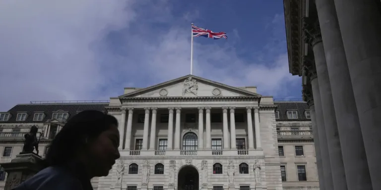 BOE Matches Fed's Rate Rise, Signals There May Be More