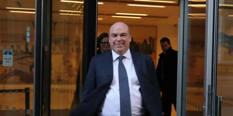 British Entrepreneur Mike Lynch Extradited to U.S. Over HP Case