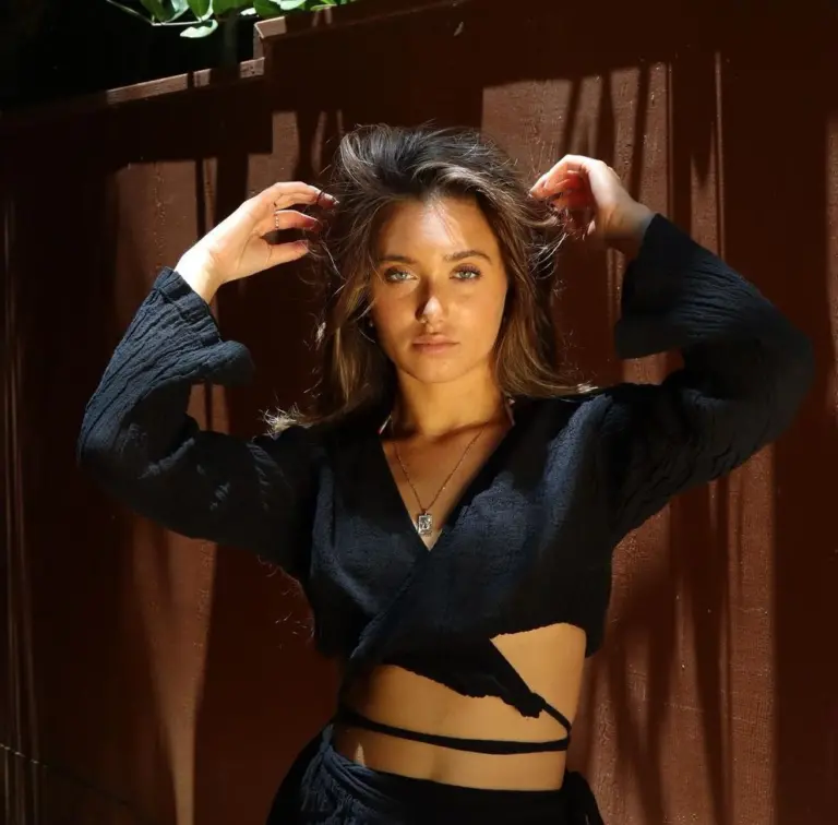 Hannah Meloche (YouTube Star) Wiki, Biography, Age, Boyfriend, Family, Facts, and Many More.
