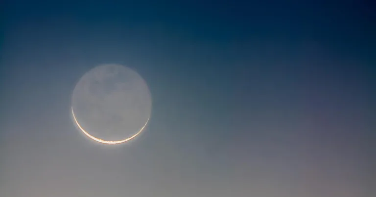 How to see the “Da Vinci glow” illuminate the crescent moon this week