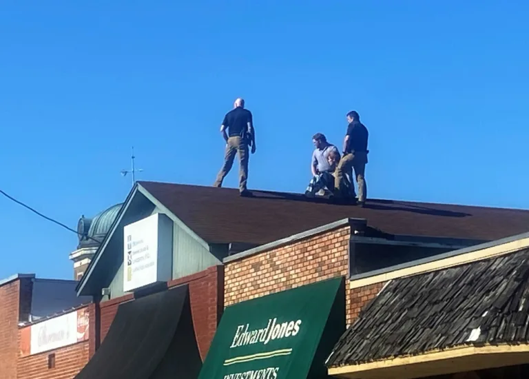 Inmate escapes from court, caught on roof in north Alabama
