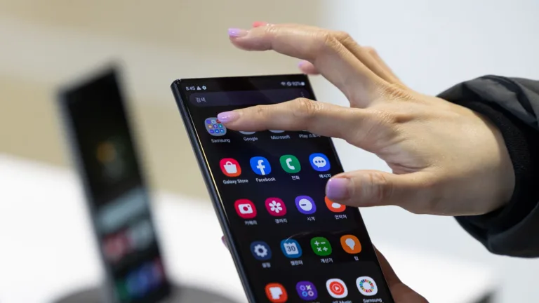 People are just realizing hidden Android button trick slashes monthly bills – everyone should turn it on