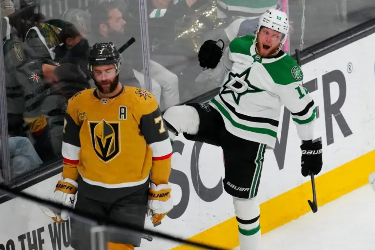 Stars roll past Golden Knights to stay alive