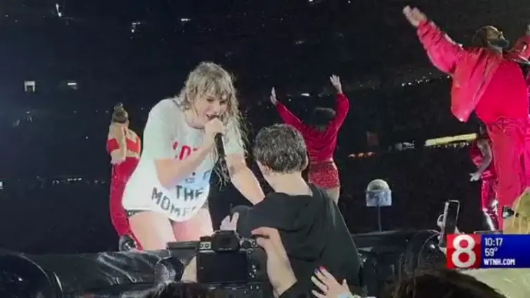 Taylor Swift fans have full-circle moment with singer over 8 years later