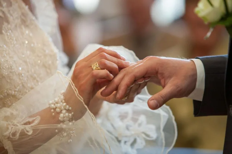 Wedding etiquette expert reveals proper guest guidelines