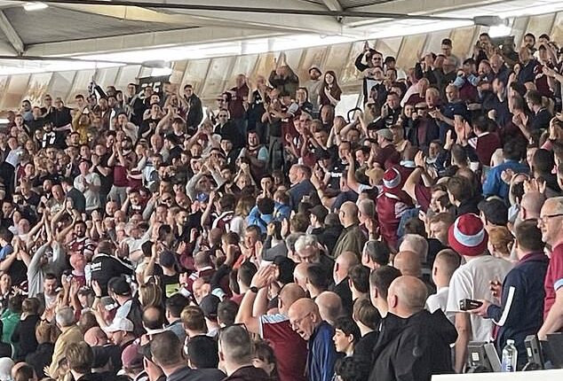West Ham fans gave a standing ovation to supporter Knollsy ahead of their game with Leeds