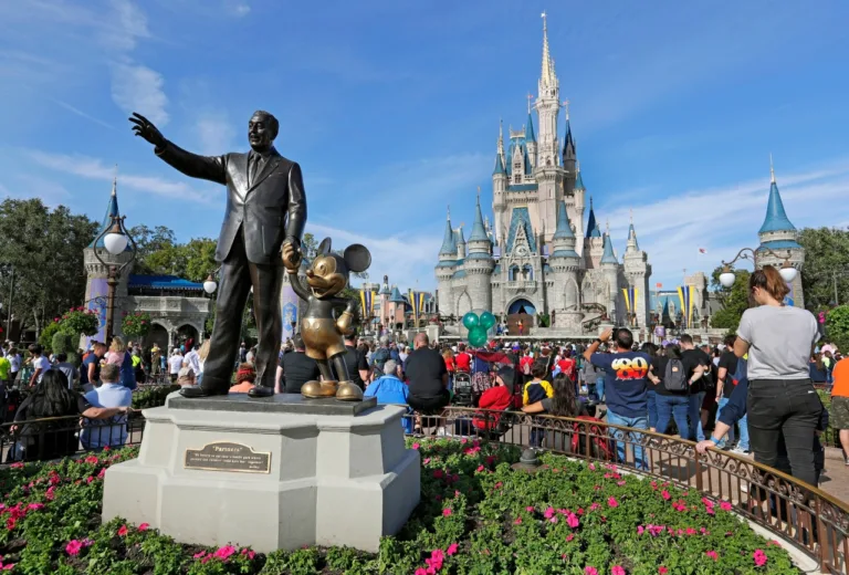 Which is cheaper, Disneyland or Disney World?