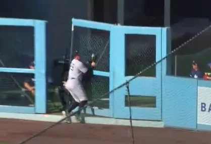Aaron Judge runs through fence to make incredible running catch