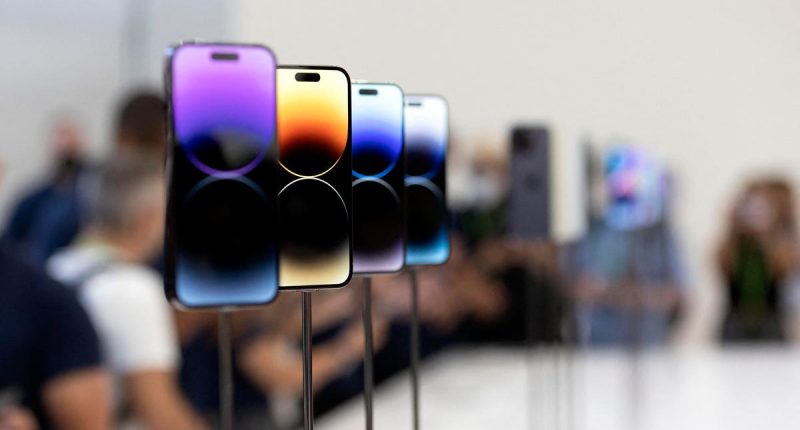 Apple And Amazon Must Face Lawsuit Over IPhone And IPad Pricing