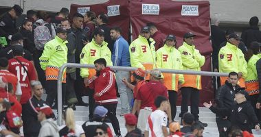 River Plate's match against  Defensa y Justicia was abandoned after the death of a supporter