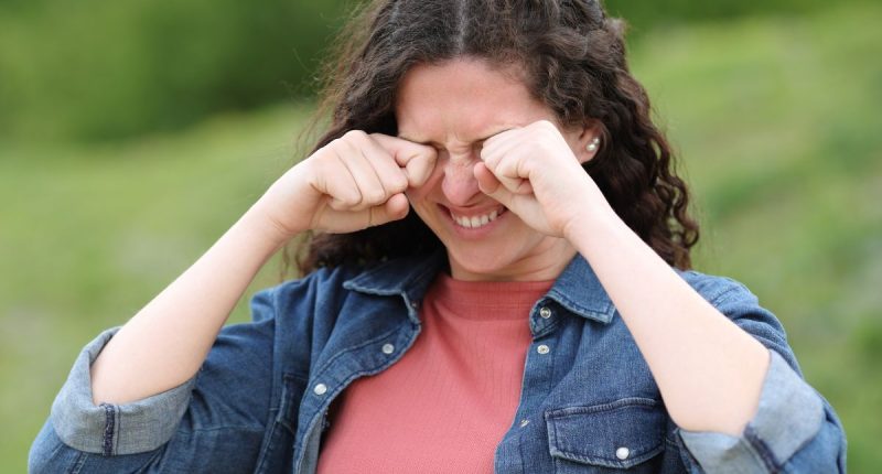 Getting sunscreen in your eyes - health risks and what to do