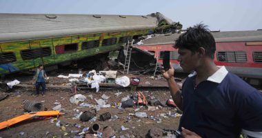 India train crash kills over 280, injures 900 in one of nation's worst rail disasters