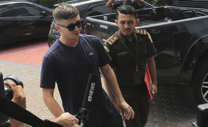 Indonesia set to deport Australian surfer who apologized for drunken rampage