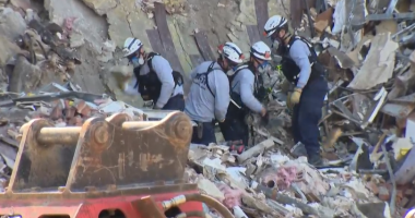 Iowa rescue crews wear protective masks in apartment rubble