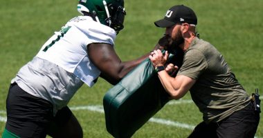 Mekhi Becton, Duane Brown battle for more than just Jets LT