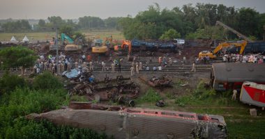 Signal error blamed for deadly derailment
