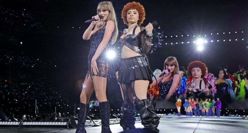 EAST RUTHERFORD, NEW JERSEY - MAY 26: EDITORIAL USE ONLY Taylor Swift and Ice Spice perform onstage during  "Taylor Swift