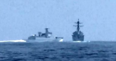Video shows Chinese warship coming near U.S. missile destroyer in Taiwan Strait