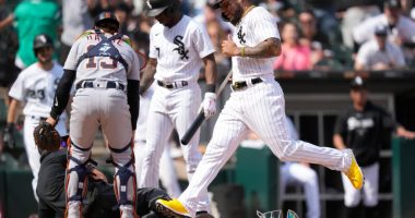 White Sox win on wild pitch that smacks umpire in face