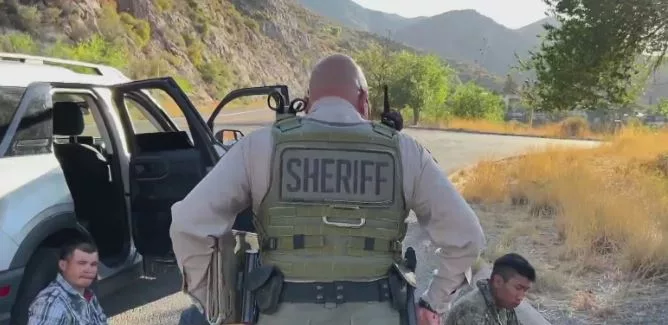 Human smuggler with 12 migrants causes car chase in Texas