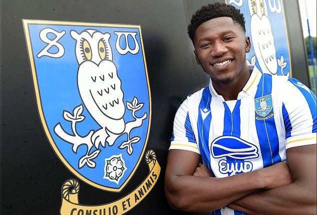 Sheffield Wednesday have signed defender Di'Shon Bernard after his Man United departure
