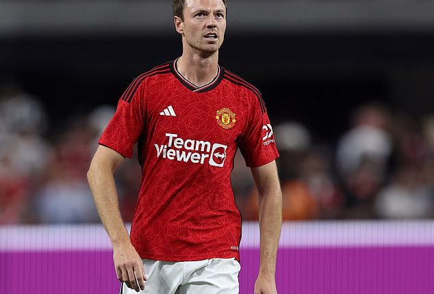 Manchester United are reportedly set close to agree a one-year deal with Jonny Evans