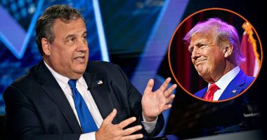 Trump Mocks Chris Christie at NH Rally
